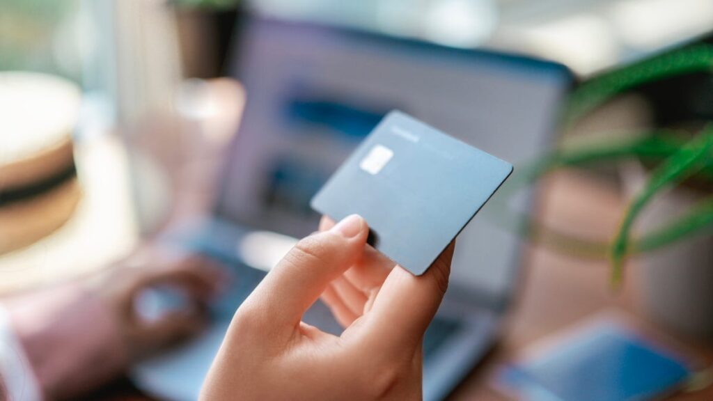 Credit Card Mistakes You Shouldn&apos;t Repeat in 2024